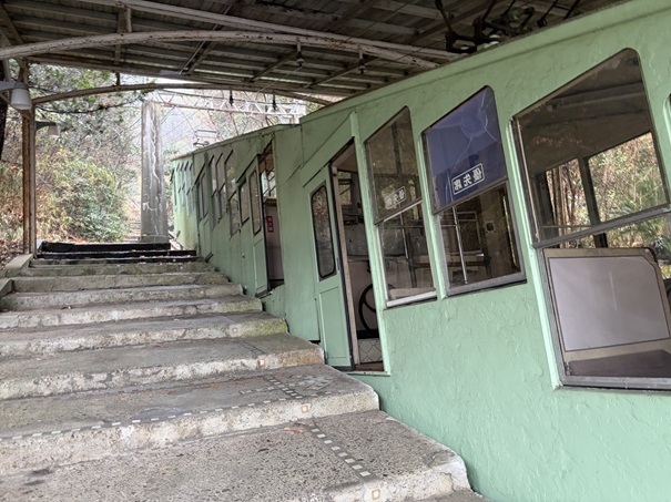 屋島ケーブル 扉