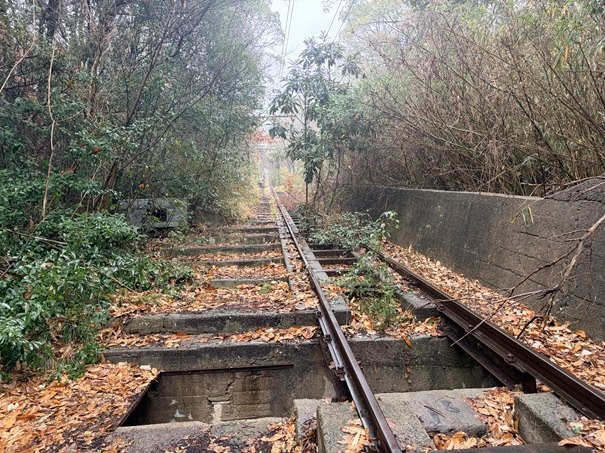 屋島ケーブル 山上に延びる線路