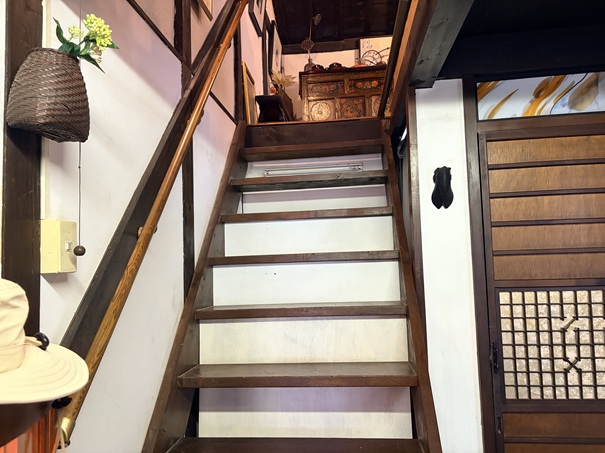 ギャラリーカフェエスプリ　階段