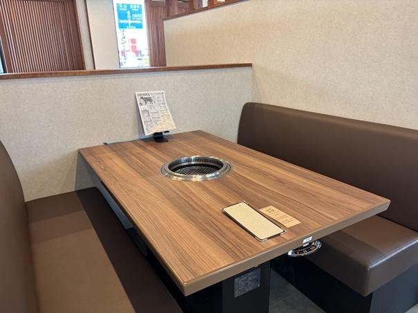 焼肉ダイニングAO　BOX席テーブル