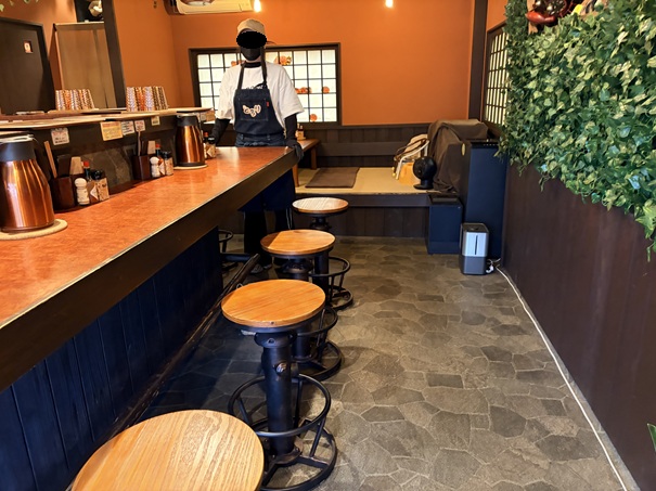 海鮮チーズ麺 とろり 店内風景と座席