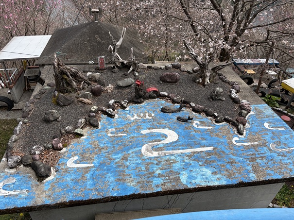 花の里公園　屋根の上