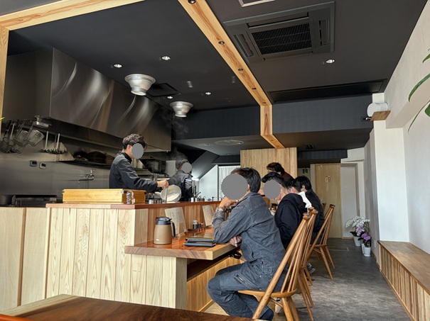 めん哲水 カウンター席