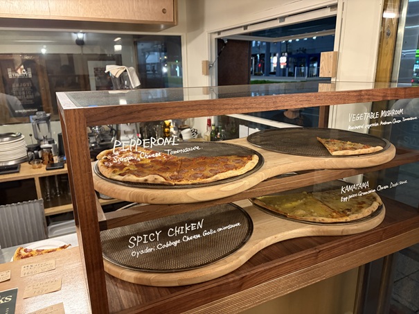 GOODLUCK GRANDPA PIZZA　ショーケース