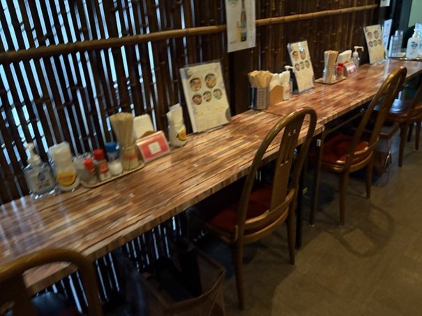 鍋焼きラーメンばさら離れ屋　カウンター席