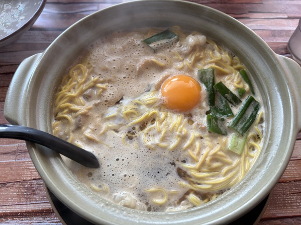 鍋焼きラーメンばさら離れ屋　鍋焼きラーメン牛ホルモン