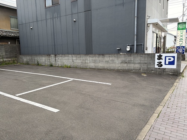 居酒屋まる駐車場