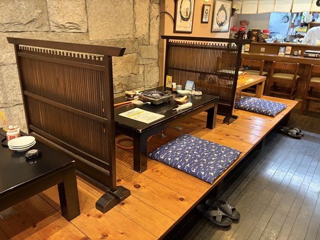 居酒屋まる店内風景と座席