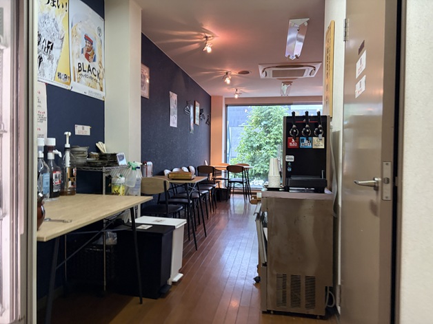 オリーブ地鶏すき焼き専門店 セルフ酒場 ギボシ食堂店内風景