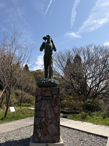 牧野植物園　牧野富太郎像