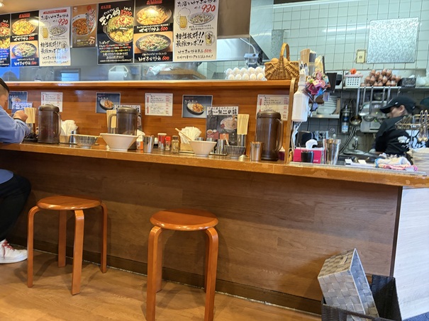 まんしゅう本店　カウンター席