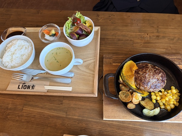 喫茶らいおん ハンバーグ定食