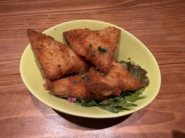 IZAKAYA時々-jiji-丸亀店　とろけるチーズの包み揚げ
