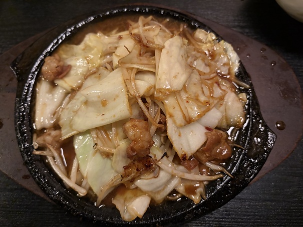 美味台所 若菜　ホルモン鉄板
