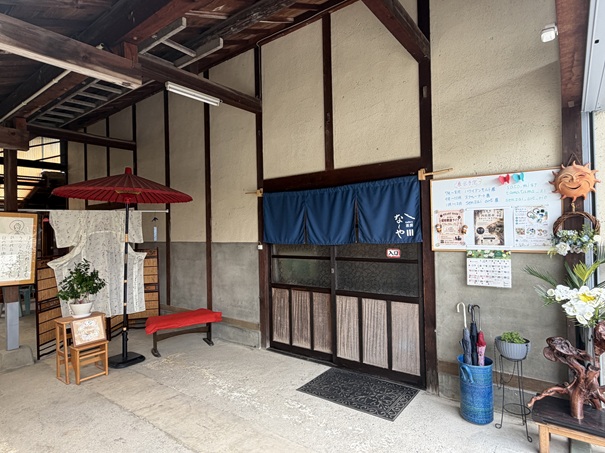 gallery茶房な〜や　店内入口